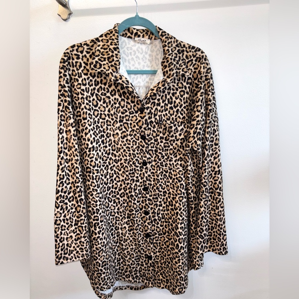 Oversized Leopard Print Button-Down Shirt - Tan/Black